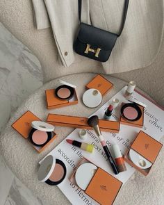 Hermes Makeup, Fancy Cosmetics, Makeup Luxury, Luxury Birthday Gifts, Hermes Perfume, Dior Star, Cosmetic Items