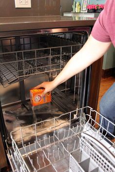 Diy Dishwasher Cleaner, Clean A Dishwasher, Clean Your Dishwasher, Cleaning Your Dishwasher, Dishwasher Cleaner, Deep Cleaning Hacks, The Dishwasher, Diy Home Cleaning