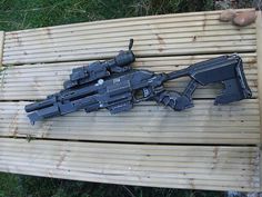 Verpine sniper rifle - ideas for Mandalorian rifle Mandalorian Cosplay, Cosplay Armor, Interesting Photos, Larp, Photo Props, Cyberpunk