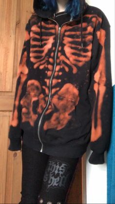 Emo Gifts Diy, Bleach Skeleton Hoodie, Bleached Skeleton Hoodie, Bleached Hoodie Ideas, Bleach Clothing Art, Bleach Skeleton, Bleach Art Clothes, Bleached Jacket, Alt Hoodie