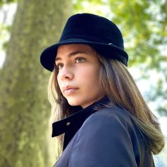 Black trilby hat made with rabbit fur felt velour. Finished with a ribbon of the same felt with a small and beautiful silver buckle. This stylized hat is one of my favourite handmade piece with a beautiful silhouette. The hat has the characteristic of a male hat, but is perfectly suitable for women. The measurements in centimeters are 25 x 23. Crown hight 10. Brim lengthin front 5. (These measurements may vary slightly depending on the size of the hat) For its elaboration we only use hoods and c Black Fur Felt Cloche Hat With Short Brim, Black Fur Felt Cloche Hat With Wide Brim, Black Fur Felt Wide Brim Cloche Hat, Black Wide Brim Fur Felt Cloche Hat, Black Wide Brim Cloche Hat In Fur Felt, Black Fur Felt Fedora For Winter, Black Fur Felt Hats For Party, Classic Black Fur Felt Cloche Hat, Black Curved Brim Cloche Hat In Fur Felt