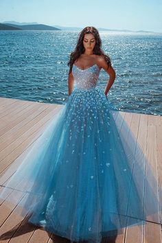 Ocean Blue Strapless Sparkle Beads Tulle Princess Prom Party Gowns Gaun Tulle, Shiny Wedding Dress, Vinter Mode Outfits, Tulle Prom Dress Long, Blue Wedding Gowns, Crystal Prom Dress, Robes D'occasion, Trendy Prom Dresses, Princess Prom Dresses