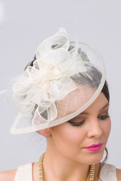 "Penny" Fascinator - Ivory Tea Bridal Shower, Tea Party Attire, Bridal Hats, British Hats, Ivory Hat, Ivory Fascinator, Ky Derby, Derby Fascinator, Bridal Hat