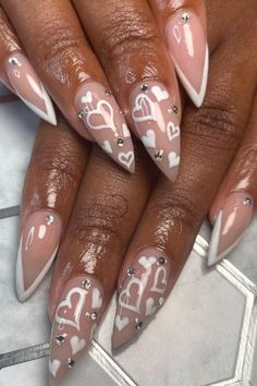 White Heart Nail Designs, Pink Valentines Day Nails Short, Nails Almond Valentines Day, Cute Plain Nails, Valentine’s Day Nails Ideas, White Valentines Day Nails, Almond Valentines Day Nails, Valentines Day Nails With Initials, Heart Valentines Nails