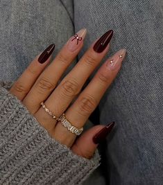 Maroon Nails Christmas, Round Nails Winter, Burgundy Holiday Nails, Bordeaux Nails Design, Christmas Nails Burgundy, Deep Red Nails Designs, Coffin Winter Nails, Bordeaux Nails, Deep Red Nails