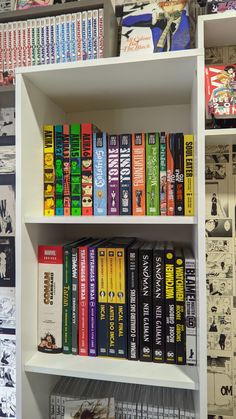 collection Manga Shelving, Money Spread, Bookshelves In Bedroom, Anime Suggestions, Retro Gadgets, Bookshelf Desk, Junji Ito, Manga Collection