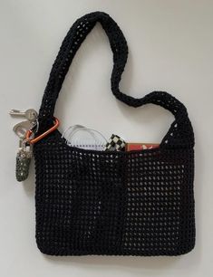 a black purse with some keys in it