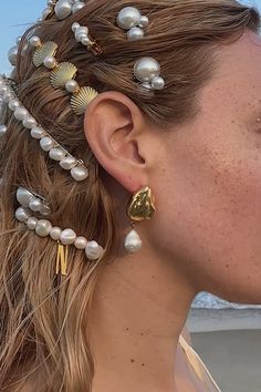 Say hello to summer with this pearly petite gilded seashell barrette. Slip this easy-to-use barrette into your salty beach waved hair and call it a summer day! Made in NYC Beach Waved Hair, Waved Hair, Pearl Barrette, Black Tie Optional, Glam Boho, Beach Wave Hair, Halo Headband, Headband Jewelry, Cocktail Jewelry