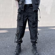 Ingrese al reino de la moda de vanguardia con los Urban Techwear Pants Functional . Diseñados para quienes viven en la intersección entre estilo y funcionalidad, estos pantalones redefinen sin esfuerzo la moda urbana.

 La esencia de la elegancia urbana

 Confeccionados con un guiño al estilo Safari , su diseño de múltiples bolsillos rinde homenaje a la estética militar táctica y al mismo tiempo atiende a la utilidad urbana. El tejido de poliéster promete durabilidad y comodidad, lo que garanti Combat Style Pants With Multiple Pockets, Combat Style Trousers With Cargo Pockets, Combat Trousers With Cargo Pockets, High Waist Combat Pants With Pockets, Techwear Cargo Style Long Pants, Techwear Straight Pants, Combat Style Long Pants With Pockets, Combat Style Long Pants With Side Pockets, Techwear Full-length Pants With Side Pockets