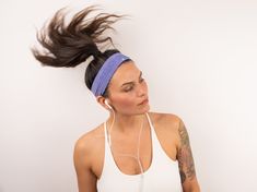 Versatile Women’s Workout Sweatbands- The Burlybands athletic headbands for women’s hair are the ideal addition to both a great training outfit and chic everyday attire. Our wide non-slip headband will keep your hair out of your face for all-day style and comfort whether you're working out, playing a sport, going to the gym, running a marathon, or just relaxing at home. Multi-Pack Athletic Headbands for Women Non-Slip- The Burlybands headbands for working out come in a pack of 6 in 6 vibrant col Gel For Curly Hair, Hair Sticking, Keep Hair Healthy, Products For Damaged Hair, Training Outfit, No Slip Headbands, Running A Marathon, Loose Ponytail, Hair To One Side