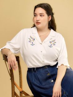 Color: White Detail: Colorful Floral Embroideries, Half Sleeves Composition: 100% Rayon Washing Method: Hand wash in cold water, using a mild and gentle detergent. Flare Sleeve Shirt, Simple Retro, Vintage Blouse, Embroidery Blouse, Fabric Floral, V Neck Blouse, Blouse Vintage, Plus Size Blouses, White Casual