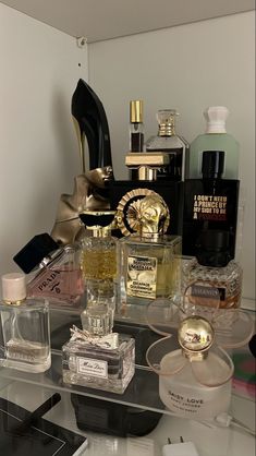 Aesthetic Perfume Collection, Good Girl Perfume Aesthetic, Luxury Perfume Aesthetic, Perfume Collection Aesthetic, Fragrance Aesthetic, Parfum Collection, Fragrance Lab, Perfume Organization, Fragrances Perfume Woman