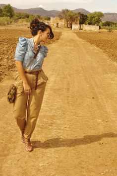 Safari Outfit Women, Moda Safari, Safari Outfit, Vintage Safari, Safari Chic, H&m Blouse, Safari Style, African Safari