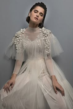 Chana Marelus Lily Unique Modern Wedding Dresses Chana Marelus, 2nd Wedding Dresses, Modern Wedding Dress, Vestidos Vintage, Wedding Dresses Unique, Bridal Headpieces, Wedding Looks, Beautiful Gowns, Spring 2017