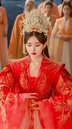 Chinese Empress Dress, Empress Dress, Chinese Empress, Asian Bridal Makeup, Chinese Traditional Costume, Ancient Chinese Dress, Asian Bridal, Fantasy Gowns