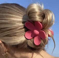 Pool Hairstyle Ideas Black, Kristina Webb, Preppy Hairstyles, Pool Hairstyle Ideas, Beach Hairstyles Medium, Styles Ideas, Clip Hairstyles, Pool Hairstyles, Flower Clip