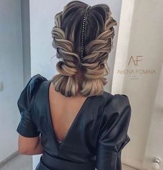 The essential guide to 2020 wedding hair | Updos, ponytails, soft waves Wedding Hairstyles Updo, Hair Dos, Ponytail Hairstyles, Trendy Hairstyles, Bridesmaid Hair, Hair Videos, Hair Updos, Hair Looks, Hair Tutorial