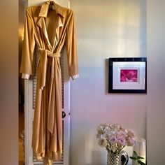 La Perla Champagne Velvet/Silk Glamorous Robe European Size 3 (8) Excellent Condition Lined In Golden Silk Luxury Silk Evening Robe, Luxury Silk Robe, Formal Luxury Silk Robe, Luxury Cream Robe For Women, Luxury Cream Silk Robe, Fancy Robes, Sleepwear Robe, Women's Intimates, Champagne