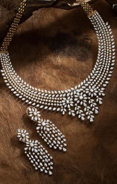 Layer Diamond Necklace, Navarathna Necklace, Diamond Necklace Set Indian, Awesome Necklaces, Modern Diamond Jewelry, Custom Jewelry Necklaces, Jewelry Cartier, Indian Jewelry Earrings, Gold Bangles For Women