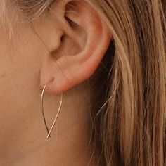 Fish hoops, Minimalist hoop earrings, Gold or silver hoops, 14k gold filled hoops, Arch earrings, Christmas Sale Here is many of unique designs that you might like: https://www.etsy.com/il-en/shop/LulinaShop You get one pair of earrings Choose your material: Sterling silver 925, Yellow goldfilled or Rose goldfilled Ideal for everyday look. Best for friends or family gift. Minimalist and light design can be combined with studs and ear wrap piercings. Gently handmade and softly polished ends. Meas Arch Earrings, Crescent Earrings, Hammered Earrings, Gold Filled Hoops, Hoop Earrings Gold, Earrings Christmas, Sterling Silver Hoops, Gold Hoops, Silver Hoops