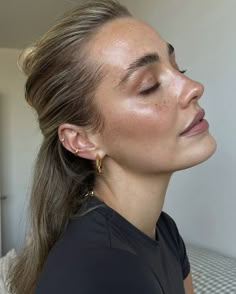 Bronzer Makeup Look, Makeup For Olive Skin Tone, Clean Makeup Aesthetic, Clean Natural Makeup, Natural Makeup Glowy, Ušný Piercing, Minimalist Makeup, Summer Makeup Looks