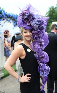 Another sported a cascade of violet blooms that tumbled all the way over her shoulder Kentucky Derby Party Hats, Royal Ascot Ladies Day, Kentucky Derby Outfit, Unusual Hats, Woman With Hat, The Hatter, Crazy Hat, Royal Ascot Hats, Derby Outfits