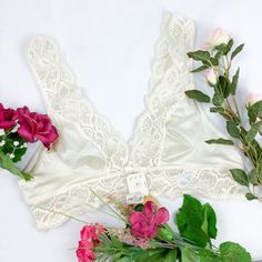 Nwt Vintage 90s Deadstock Romantic Cream White Unlined Sheer Bra / Bralette, Size 36b / M Such Pretty Vintage Lingerie Comfortable Everyday Bra Slightly Sheer Brand Is Leonisa Unworn Vintage Deadstock From The Liquidation Of A Small Boutique That Had Been Out Of Business For Years Overall Pretty Vintage Lingerie Thanks For Looking! Measurements (Flat): Bust 14.5" Band 13.5" Length (Top Of Strap To Bottom Of Band) 12" Spring Wedding Bra With Lace Trim, Lace Trim Daywear Bra, Feminine Partially Lined Cream Bra, Wedding Bra With Cream Lace Trim, Cream Wedding Bra With Lace Trim, Wedding Cream Bra With Lace Trim, Feminine White Bra For Daywear, White Feminine Daywear Bra, Feminine White Bra