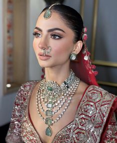 Wedding Bridal Look Indian, Wedding Elegant Makeup, Indian Bride Looks Inspiration, Best Bridal Makeup Indian, Indian Bridal Makeup Wedding, Nepali Makeup, Makeup Ideas Indian, Bride Jewellery Indian, Unique Bridal Looks