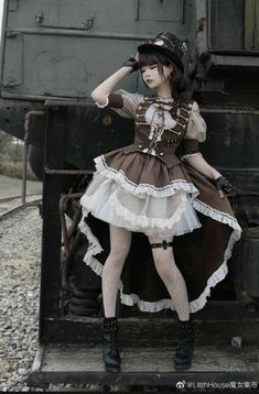 Time Keeper Outfit, Circus Outfit Women, Time Traveler Outfit, Fete Emo, Mode Steampunk, Old Fashion Dresses, Kawaii Fashion Outfits, Steampunk Clothing, Anime Things