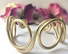 Wire Wrapped Swirl Wave Loop Cuff Bracelet, Hammered Jewelry, Boho, Gold Aluminum Organic Cuff Bracelet, Bracelets for Women - Etsy Spiral Metal Cuff Bracelet As Gift, Hammered Jewelry, Handmade Wire Jewelry, Jewelry Boho, Handmade Wire, Bracelets For Women, Wedding Bracelet, Wire Jewelry, Wire Wrapped