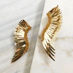 Gold Elegant Gold Ear Cuff For Evening, Elegant Yellow Gold Wrap Earrings For Party, Party Ear Cuff With Matching Earrings, Gold Wing-shaped Earrings For Party, Gold Wing-shaped Party Earrings, Gold Chic Wrap Earrings For Party, Elegant Winged Jewelry For Parties, Yellow Gold Single Ear Cuff For Party, Party Yellow Gold Single Ear Cuff