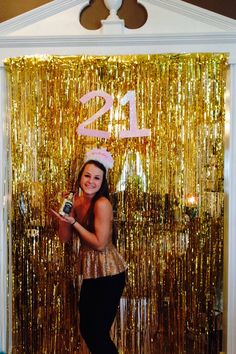 Your 21st birthday is an important milestone, we have created a short checklist to ensure you haven’t forgotten anything in the lead up to the big event. http://www.venuesfor21stbirthdayparty.com/tag/21st-birthday/ Gold Streamers, Bd Ideas, 21 Diner, Birthday Party Venues, 21st Birthday Party, 21st Birthday Decorations, Gold Backdrop