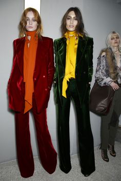 Emilio Pucci at Milan Fall 2014 (Backstage) Velvet Outfits, Look Hippie Chic, Colorful Outfits, Fashion 70s, 70s Inspired Fashion, Mode Chanel, Estilo Hippie, Cooler Look, Milan Fashion Weeks