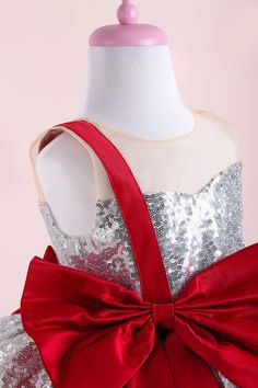 Fabric: Sequin fabric, Satin bow, Dream tulle, Crystal tulle, Cotton lining. Silver sequin dress Sleeveless dress Bow ribbon on the front of the dress Illusion collar Special red satin belt across the right shoulder connecting the two bows Red satin bow on the back of the dress Red satin belt around the waist Knee-length and full crinoline Red tulle skirt with 3 layers on the skirt Hair Accessories included Suggestions for the use of Allison Green Party Dress Christmas dress for girls Silver the Party Sequin Dress In Glitter Tulle, Silver Princess Dress For Dress-up, Festive Sequin Dress For Dress-up, Elegant Festive Dress With Glitter Tulle, Elegant Silver Dresses For Formal Occasions, Silver Princess Dress For Wedding, Silver Princess Wedding Dress, Silver Princess Style Wedding Dress, Elegant Silver Princess Dress For Wedding