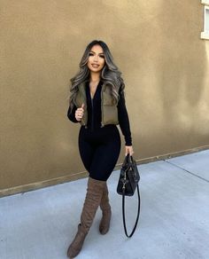 Casual Vacation Outfits Fall, Buchona Outfit Winter, Outfits To Wear On A Date Casual, Mid Size Birthday Outfit, Buchona Winter Outfits, Thick Girlfriend Outfits Winter, Casual Birthday Dinner Outfit Winter, Cute Dinner Outfit Winter, Dressy Outfit With Boots