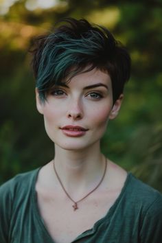 Portrait of a woman with short teal-colored hair and green top, with a blurred natural background. Short Haircut Heart Shaped Face, Heart Shaped Face, Romantic Waves, Flattering Haircuts, Trendy Bob, Short Haircuts With Bangs, Asymmetrical Haircut