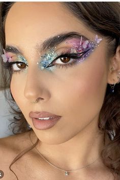 The perfect festival look created using our gems wnd glitter Festival Makeup Inspiration, Tea Party Makeup Ideas, Floral Makeup Looks, Floral Eye Makeup, Glitter Makeup Ideas, Eyeshadow Makeup Looks, Spring Makeup Looks, Makeup Looks Ideas, Fairy Eyes