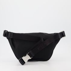 Sac banane en Re-Nylon Prada pour homme. Designer Black Belt Bag With Belt Loops, Functional Nylon Bags With Removable Belt, Designer Black Belt Bag With Removable Belt, Black Nylon Belt Bag With Belt Loops, Modern Nylon Belt Bag With Removable Pouch, Prada Belt Bag, Belt Bag For Men, Leather Belt Bag, Triangle Logo