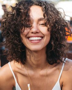 Belage Hair, Rae Rodriguez, Biolage Hair, Short Curly Haircuts, Haircuts For Curly Hair, Curly Hair Inspiration, Penteado Cabelo Curto, Curly Hair Cuts, Short Curly Hair