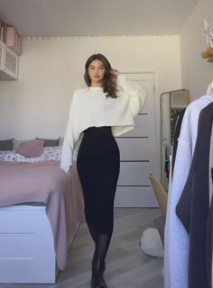 Styling A Pencil Skirt Casual, Maxi Skirt Outfit Classy, Casual Winter Skirt Outfits, Economics Outfit, White Skirt Outfit Winter, Sultry Outfit, Best Winter Outfits