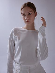 Composition : SHELL : COTTON 60%, POLYESTER 36%, SPAN 4%Color : WHITECountry of Origin : KOREA White Cotton Raglan Sleeve Top, White Raglan Sleeve T-shirt For Fall, White Raglan Sleeve Top For Fall, White Stretch Long Sleeve T-shirt, Simple Long Sleeve Tops For Everyday, Simple White Crew Neck Top, Classic White Tops For Spring, Basic White Tops For Spring, Basic White Long Sleeve Tops