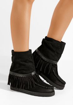 Boho suede black cowgirl booties with fringes and ecological leather details. These booties can be wear with the belt or not. Internal platform height: 8 cm External material: Suede EU 36 🔸 US 6   🔸 23cm EU37  🔸 US7     🔸 23.5cm  EU38  🔸 US8    🔸 24cm  EU39  🔸 US8.5 🔸 24.5cm  EU40  🔸 US9    🔸 25cm  EU41   🔸 US 9.5🔸 25.5cm  ** I ship worldwide with A' priority Hellenic Registered mail and Track number. Signature is required for delivery  If you are in hurry or you want your package to Winter Fringe Ankle Boots, Winter Suede Boots With Tassels, Winter Fringe Boots With Round Toe, Woman Boots, Womens Booties, Black Cowgirl, Platform Ankle Boots, Moon Jewelry, Pretty Earrings