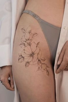 Best Hip Tattoos For Girls Hip Tattoos For Women, Hip Tattoos For Girls, Hip Tattoos, Pretty Hand Tattoos, Girls Tattoo, Tattoos For Women Flowers