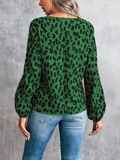 Mia's leopard print v-neck blouse is a fashionable addition to any closet. The striking leopard print gives the blouse a touch of wildness, while the v-neck creates a feminine and flattering look. Perfect for a casual day at the office or a relaxed afternoon with friends. Product description: ➡ Current trends ➡ Great quality ➡ Selected designs ➡ Very comfortable ➡ Durable ➡ Easy care ➡ Very comfortable to wear Our trained stylists have another tip for you on how to combine Mia perfectly: Your outfit doesn't have to be the same color everywhere. Even small, complementary details make your outfit a special combination. You're sure to find the right combination pieces in our shop! We offer a wide range of products. Simply and conveniently choose your favorite model and your normal size. Current Trends, V Neck Blouse, Blouse Styles, Women Collection, Unique Style, Black Friday, Leopard Print, V Neck, How To Wear