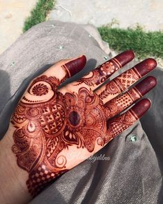 Mehndi designs Mehdi Degine, Minimal Mehndi Designs, Minimal Mehndi, Stylish Mehndi Design, Beautiful Mehndi Designs, Latest Arabic Mehndi Designs, Front Mehndi Design, Mehendi Art, Henna Stain