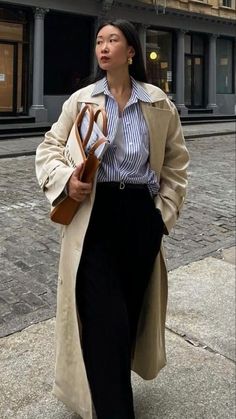 Caroline Lin, Chique Outfit, Fest Outfits, Elegante Y Chic, Trench Coat Outfit, Corporate Attire, Professional Outfits Women, Coat Outfit, Corporate Outfits