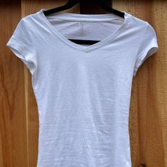 Basic White V-Neck T-Shirt Feels Brand New No Flaws Comfortable Soft Fabric All Prices Are Negotiable Model Sizing Reference: Tops/Jackets: S-M Pants: S, W25-27 Height: 5’5” Sleeveless Tunic Tops, Color Block Tee, Lightweight Tops, Long Sleeve Tunic, Long Sleeve Bodysuit, Grey Long Sleeve, Wearing Black, Black Long Sleeve, Jacket Tops