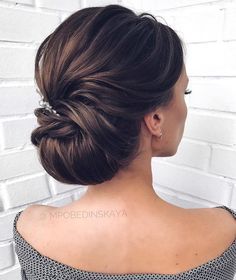 Gorgeous Wedding Hairstyles For the Elegant Bride | bridal updo hairstyles #weddinghair #weddingupdo #weddinghairstyle #weddinginspiration #bridalupdo Brunette Bride, Classic Wedding Hair, Wedding Hairstyles Bride