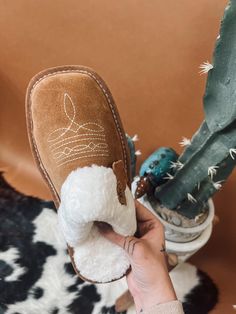 Casual Country Outfits, Cowgirl Accessories, Western Shoes, Painted Sneakers, Beautiful Braided Hair, Country Style Outfits, Western Wear Outfits, Pretty Shoes Sneakers