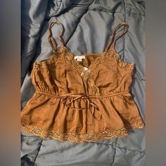 Nwt American Eagle Chocolate Brown Lacy Camisole. Size M. Smoke Free Home. Chic Brown Cami Top, Brown Summer Camisole Cami, Brown Summer Camisole, Spring Brown Camisole, Brown Spring Camisole, Casual Lace Cami Crop Top, Chic Brown Camisole Top, Brown Spaghetti Strap Tops For Spring, Casual Tops With Lace Trim And Tank Straps